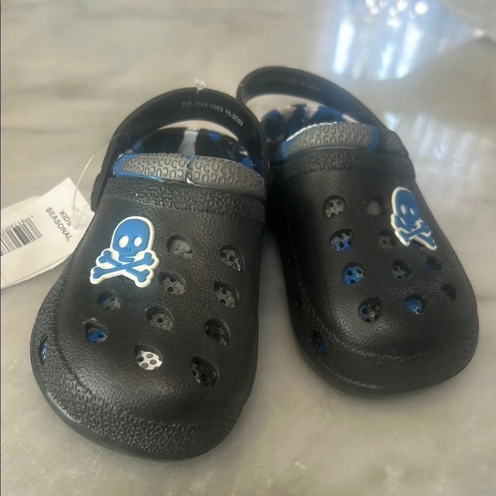 Kids Black Skull Clogs